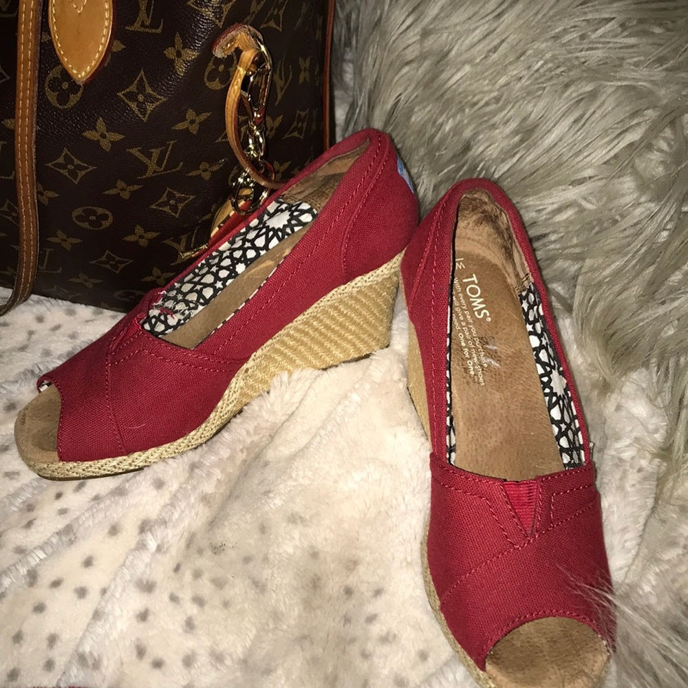 Amazing Toms Espadrille Wedges Red 6.5 3” heal ❤️